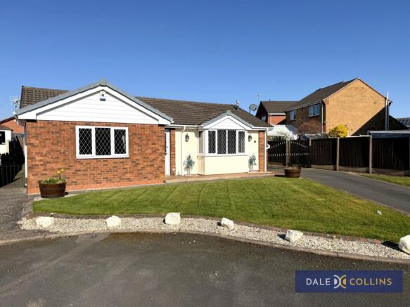 3 bed property, in Longsdon Grove, £240,000