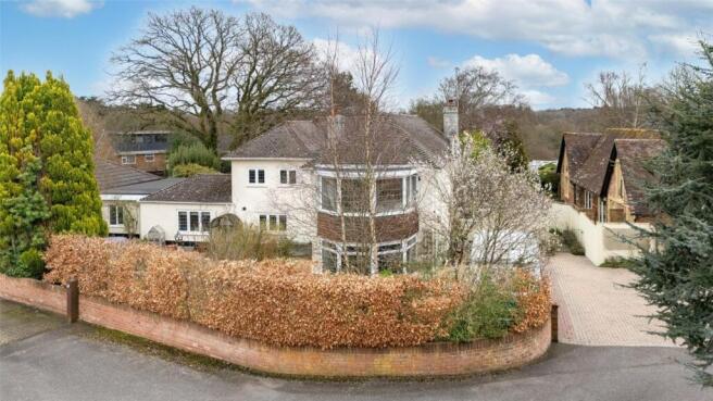 5 bed property, in Montacute Way, £1,000,000