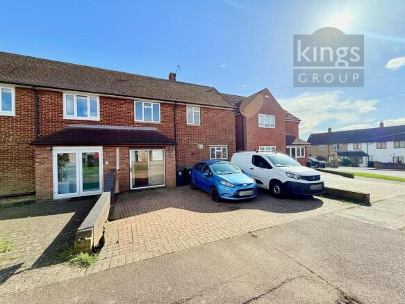 3 bed property, in Thaxted Way, £460,000