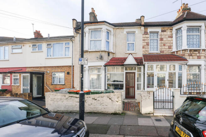 2 bed property, in London E12, £505,000