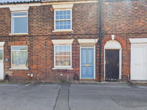 2 bed property, in Farrishes Lane, £95,000