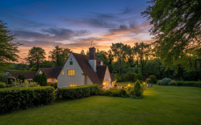 5 bed property, in Lunghurst Road, £1,750,000