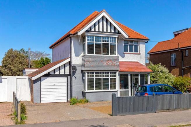 4 bed property, in St Lawrence Avenue, £750,000