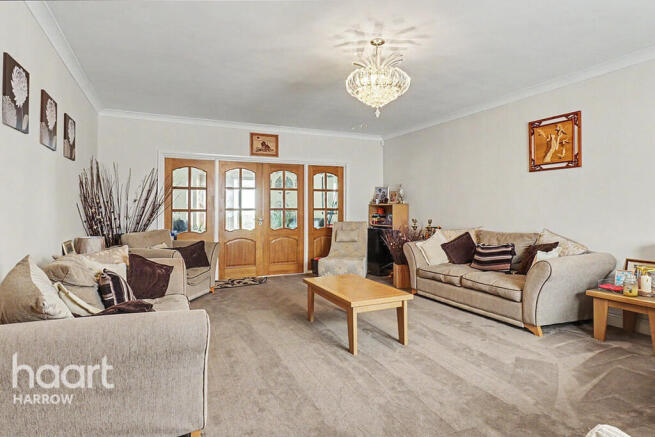 5 bed property, in Whitegate Gardens, £1,050,000