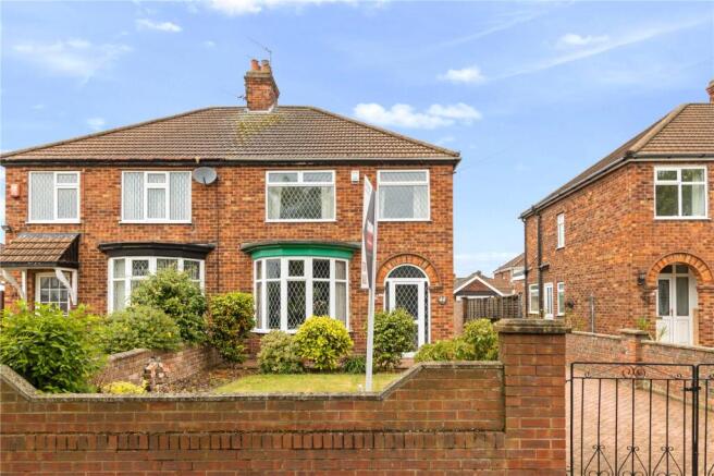3 bed property, in Dugard Road, £160,000