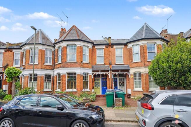 3 bed property, in 10A Sedgemere Avenue, £380,000
