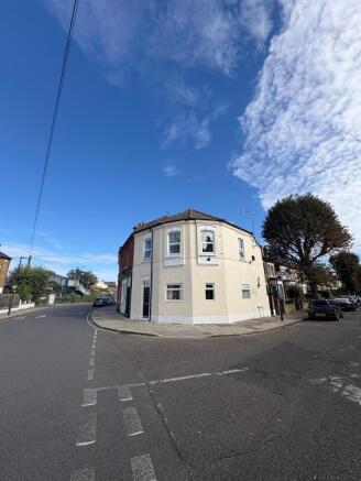 3 bed property, in Amyand Park Road, £775,000