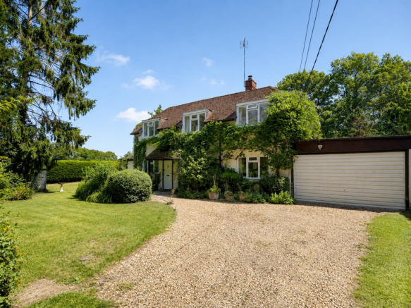 3 bed property, in Knightons Lane, £795,000