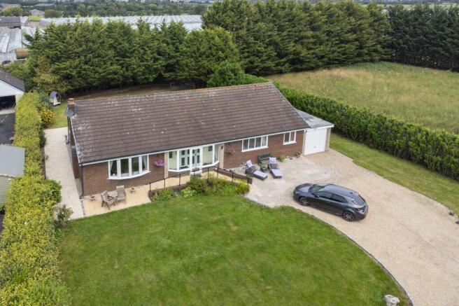 4 bed property, in Anchorage Avenue, £570,000
