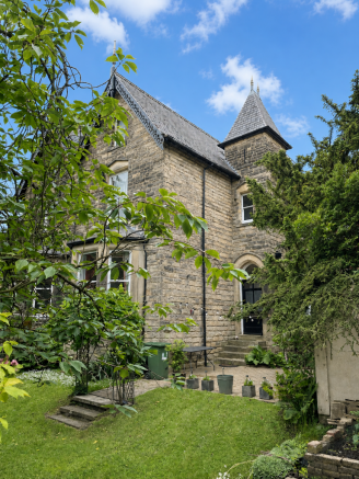 5 bed property, in Ladywood Road, £875,000