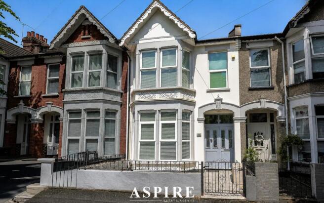 3 bed property, in Cliff Avenue, £375,000