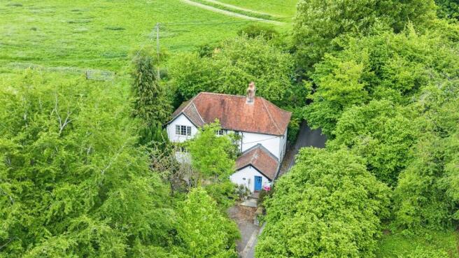 4 bed property, in Westbury Road, £450,000