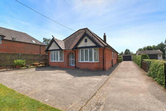 4 bed property, in Botley Road, £565,000