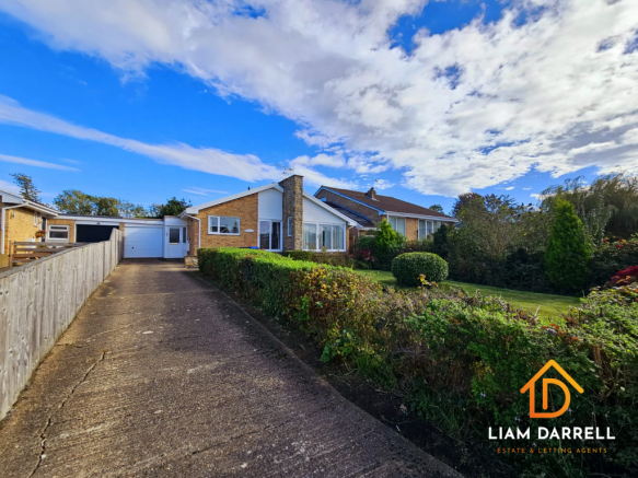 3 bed property, in Manor Gardens, £275,000