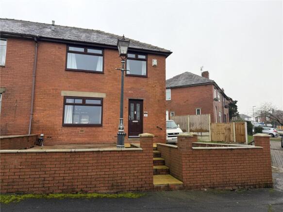 3 bed property, in Hayfield Close, £220,000