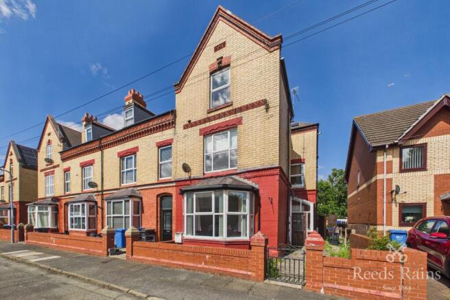 3 bed property, in Victoria Avenue, £135,000