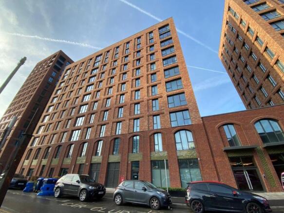 1 bed property, in Waterhouse Tower, £270,000