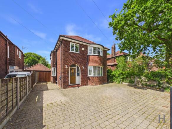 4 bed property, in Rydal Drive, £750,000