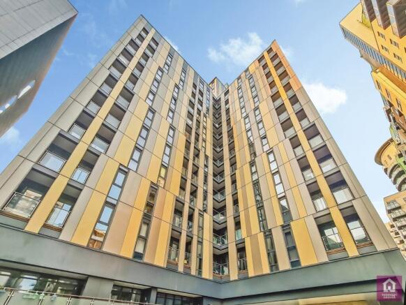 2 bed property, in Hallmark Tower, £290,000