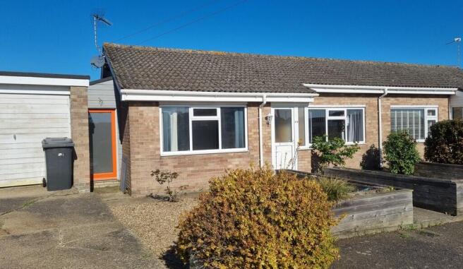 2 bed property, in Dukes Drive, £265,000