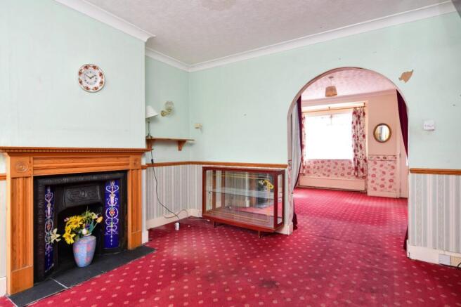 2 bed property, in Wallace Street, £295,000