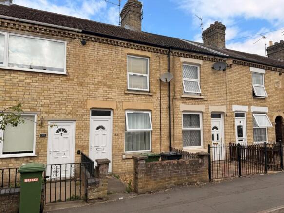 2 bed property, in Charles Street, £105,000