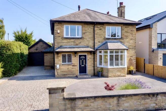 4 bed property, in 7 Prince Henry Road, £700,000
