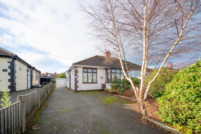2 bed property, in Birchfield Way, £220,000