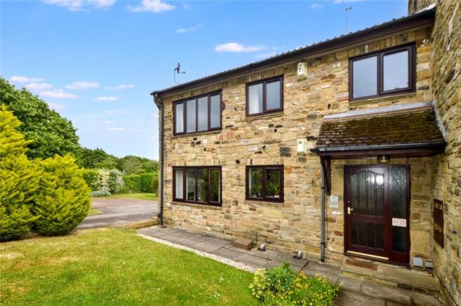 2 bed property, in Grasmere Drive, £185,000
