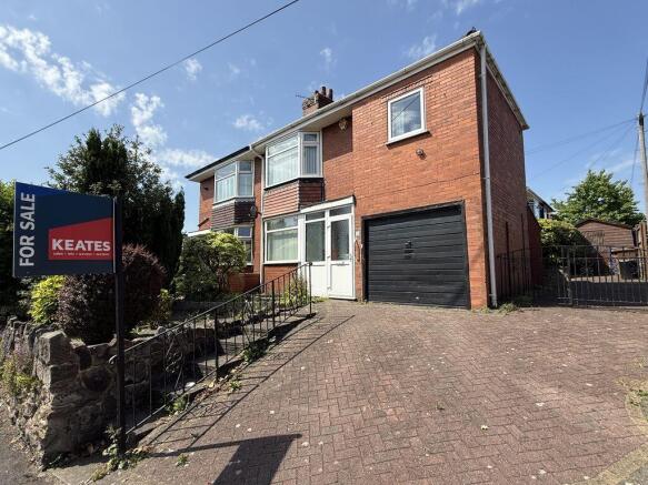 3 bed property, in Collis Avenue, £220,000