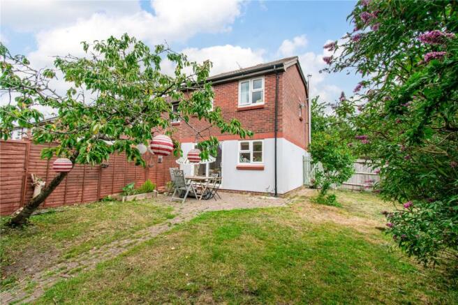 3 bed property, in Meadow Close, £390,000