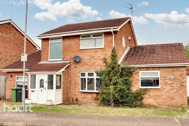 4 bed property, in Eskdale Close, £290,000