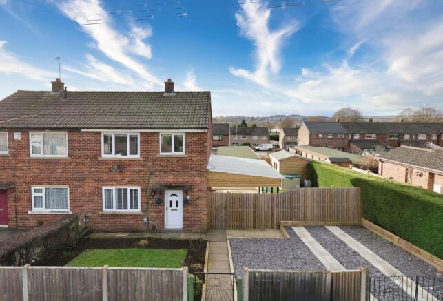 2 bed property, in Masefield Street, £250,000