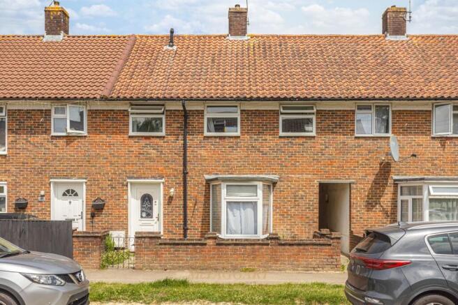 3 bed property, in Shaws Road, £350,000