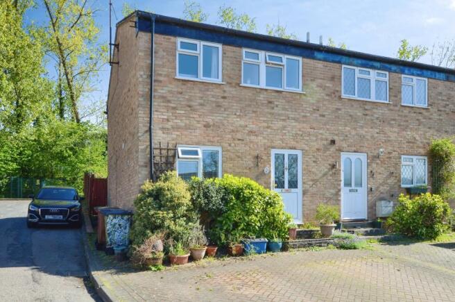 3 bed property, in Wilcox Close, £500,000
