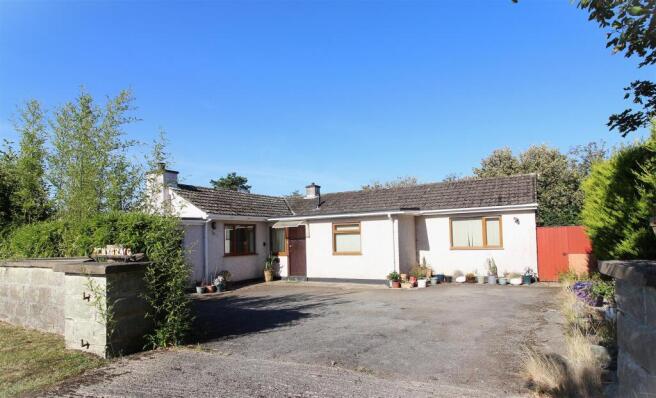 3 bed property, in Caergeiliog, £235,000
