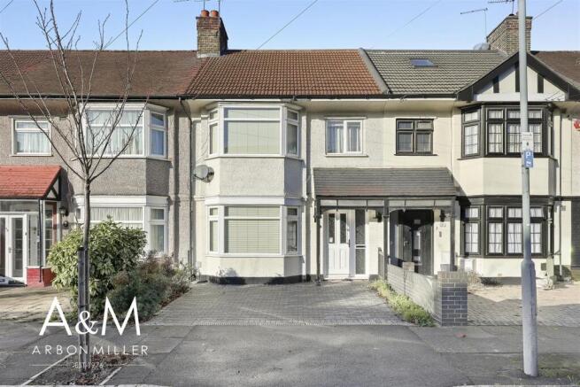 3 bed property, in Yoxley Drive, £500,000