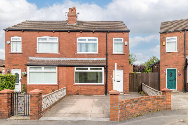 3 bed property, in Fairbourne Avenue, £140,000