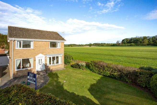 4 bed property, in Ryedale Close, £325,000