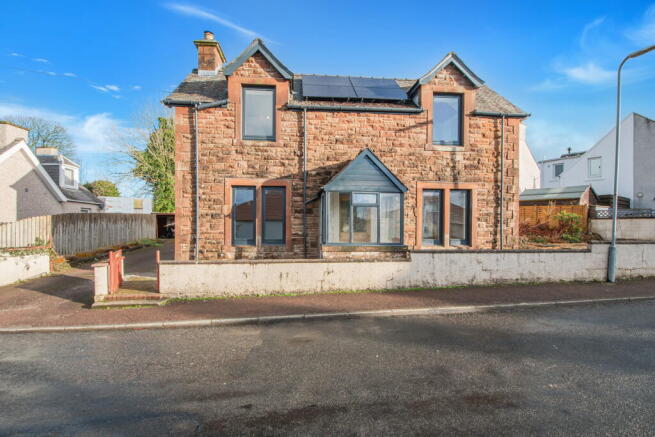 4 bed property, in Dunmuir Road, £260,000