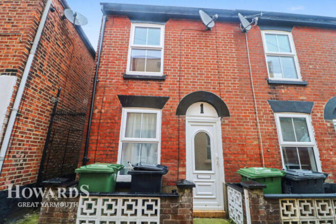 2 bed property, in St Peters Plain, £80,000