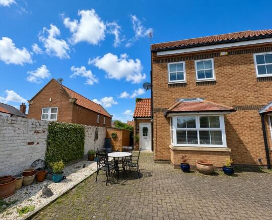 2 bed property, in North Road, £199,500