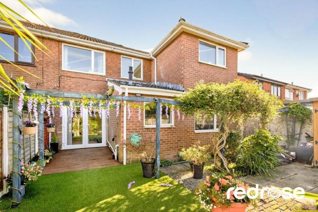4 bed property, in Briar Avenue, £260,000