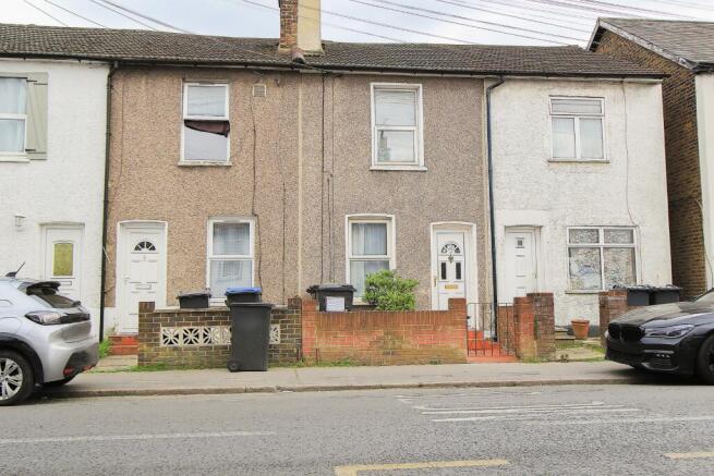2 bed property, in Bensham Lane, £350,000