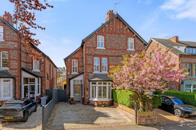 4 bed property, in Trafford Road, £1,050,000