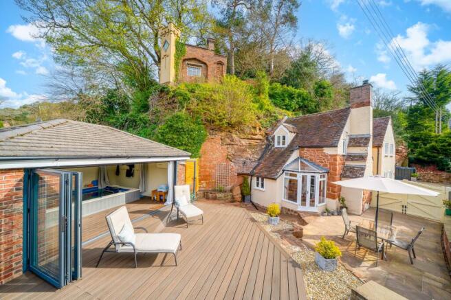2 bed property, in Quatford, £475,000