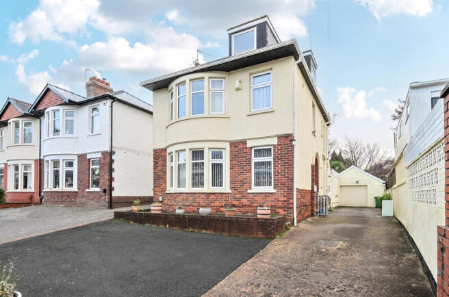 4 bed property, in Heathwood Grove, £500,000