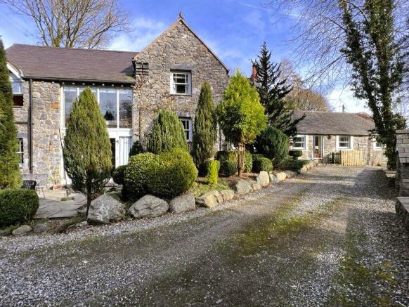 4 bed property, in Cyffylliog, £700,000