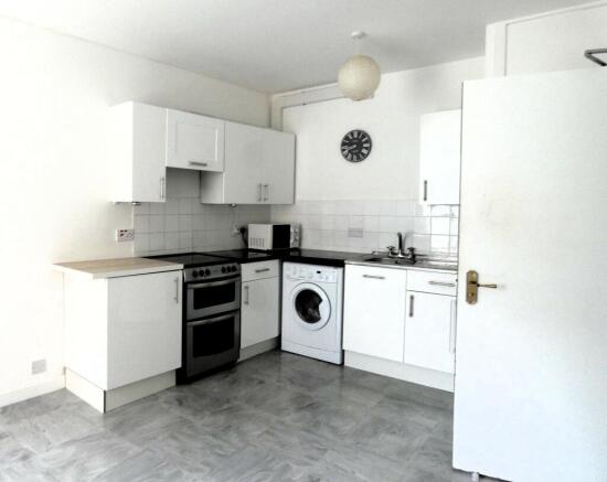 3 bed property, in Dee Street, £100,000