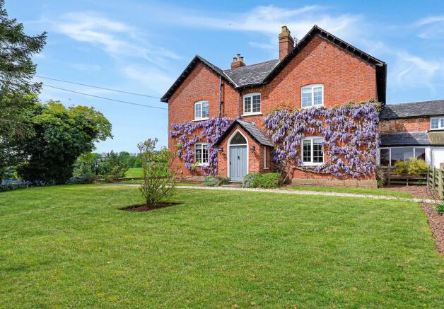 5 bed property, in Phocle Green, £850,000